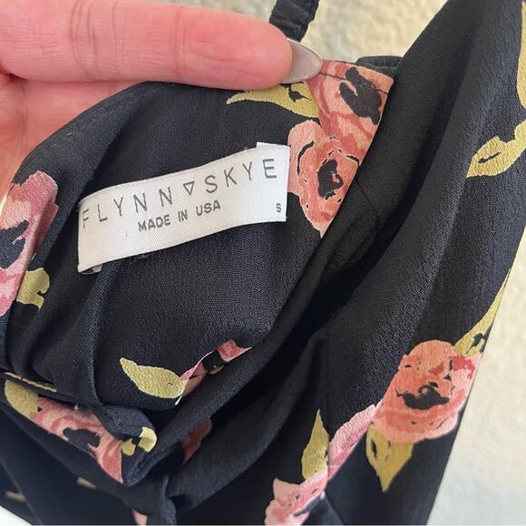 Flynn Skye x Urban Outfitters Bardot Black Floral Button-Down Jumpsuit Size S - Picture 8 of 11